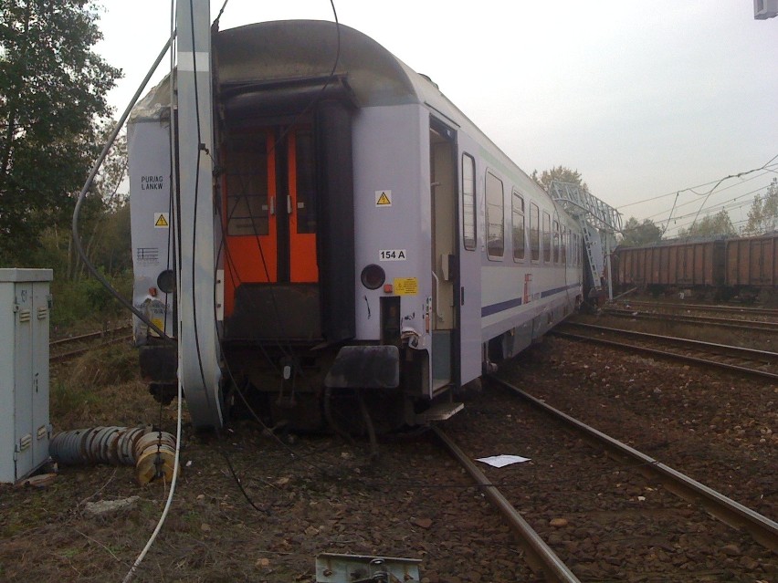 W Chybiu wykoleił się pociąg EC Sobieski Wiedeń-Warszawa. Są ranni