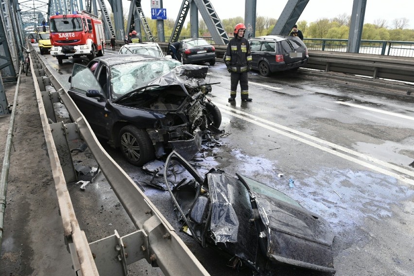 23-latkowi, który po pijanemu spowodował karambol na moście...