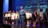  Uroczyste pożegnanie ósmoklasistów Szkoły Podstawowej nr 16 w teatrze w Grudziądzu. Zobacz zdjęcia 