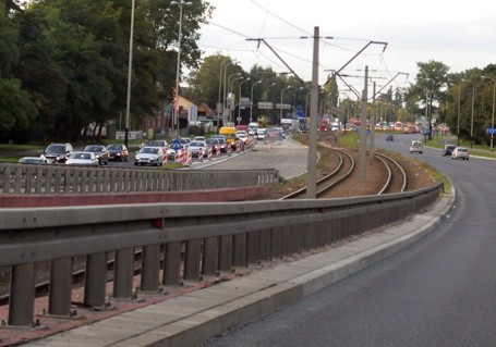 Na al. Włókniarzy takich korków dziś już być nie powinno.  Od godz. 7 estakada ma być przejezdna.