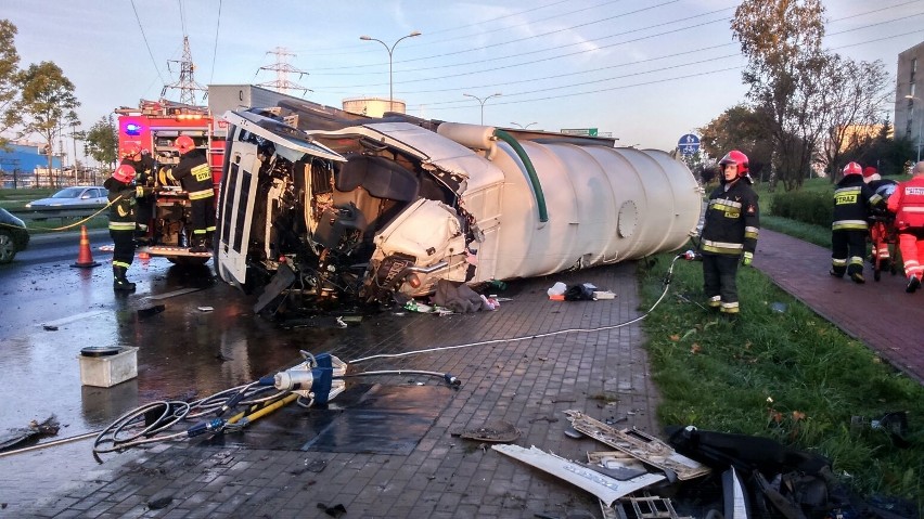 Wypadek na Andersa w Białymstoku. Szambowóz przewrócił się...