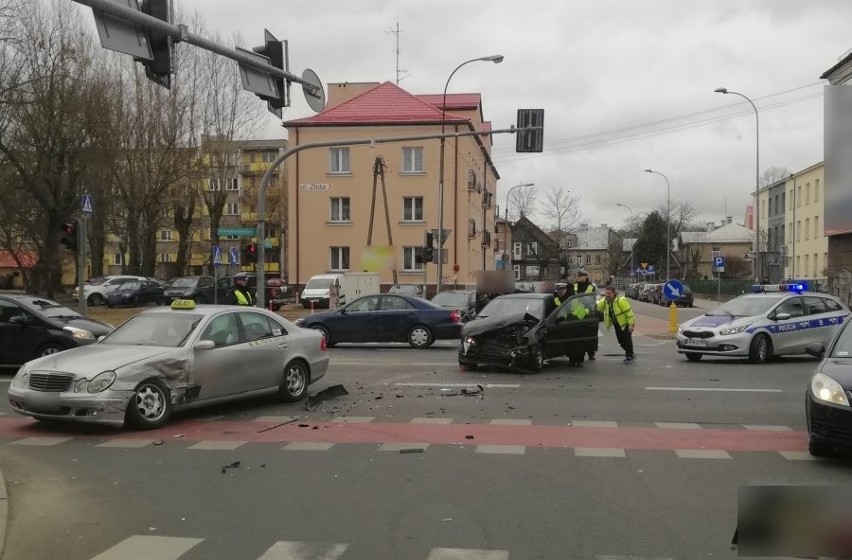 We wtorek przed południem jechali oni z policyjnymi...