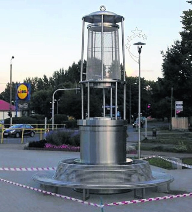 Górnicza lampa stanęła na placu Viannaya u zbiegu ulic Nowpogońskiej i Francuskiej. Tuż obok mieściła się Kop. Czeladź