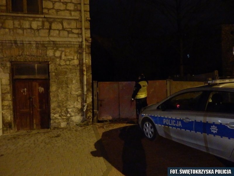 Dwaj mężczyźni z powiatu pińczowskiego spędzali mroźną noc w nieogrzewanych budynkach. Sąsiedzi poprosili o pomoc policję
