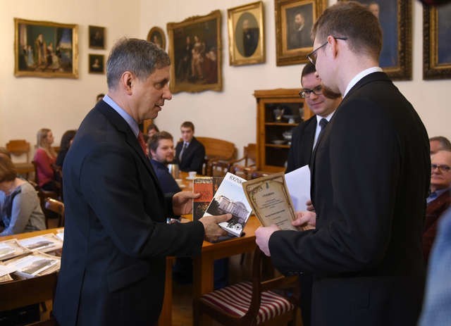 Co roczne wręczenie nagród dla najlepszych prac magisterskich związanych z historią Torunia.