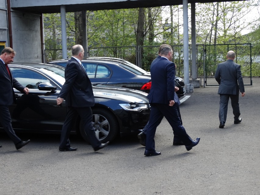 Wstrząs i wypadek w kopalni Śląsk. Kombajn przyspieszy dotarcie do górników WIDEO + ANIMACJE 