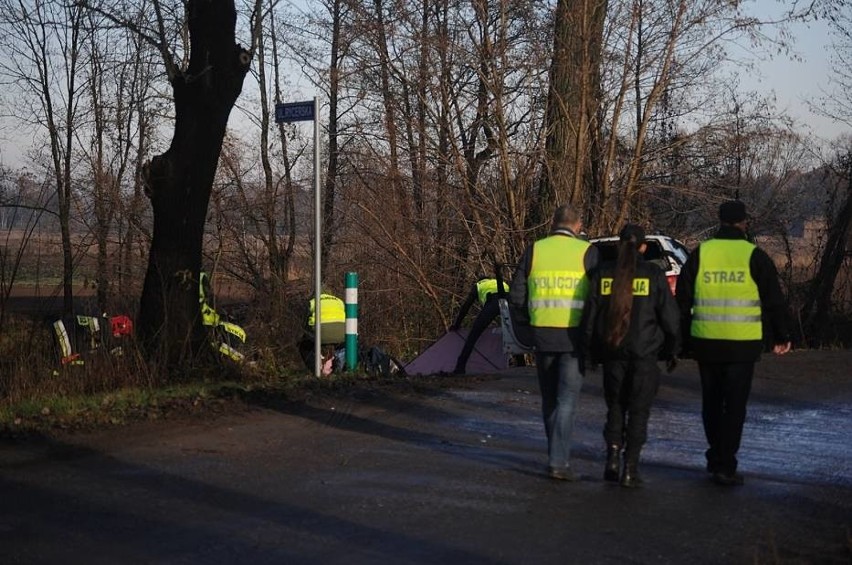 Powiat śremski: Śmiertelny wypadek. Auto wpadło do stawu