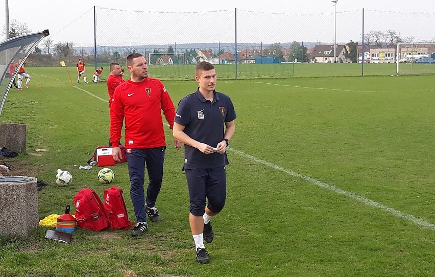 CLJ U-17: Pogoń Szczecin (ciemne pasiaki) - AP Pogoń...