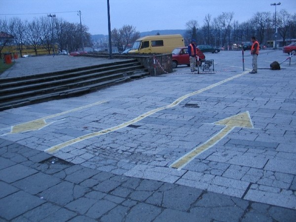 W związku z remontami, wjazd i wyjazd na Plac Rybi będzie możliwy tylko od ul. Ratuszowej.