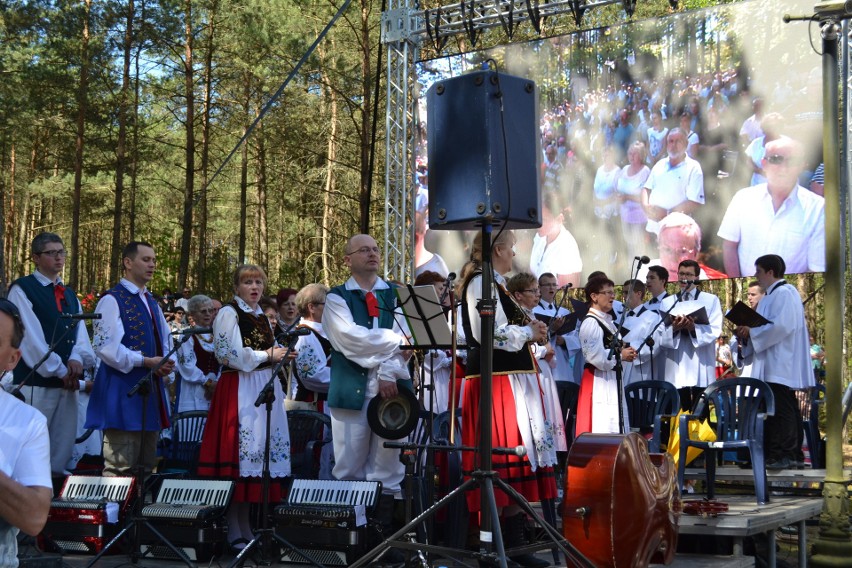 Pielgrzymi modlili się przed cudownym obrazem Matki Bożej Pocieszenia [ZDJĘCIA]