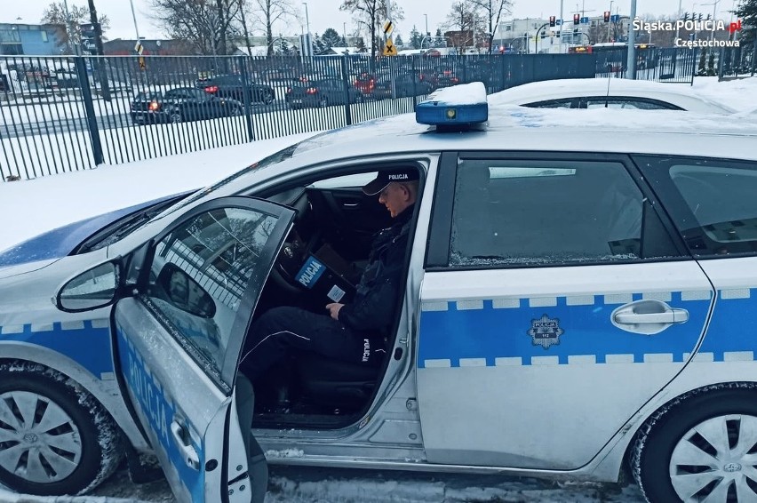 Częstochowski policjant zauważył volkswagena poruszającego...