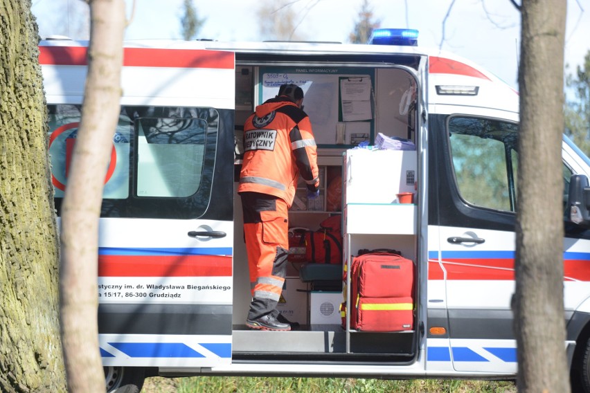 Wypadek w Mełnie. Zderzyły się dwa samochody. Jedna osoba trafiła do szpitala [zdjęcia]