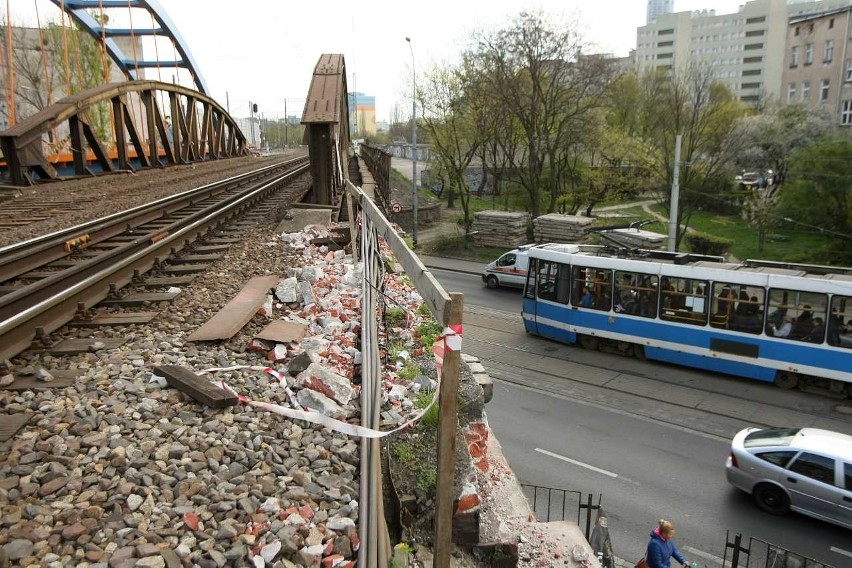 Rozbiórka starego wiaduktu kolejowego nad ul. Grabiszyńską -...