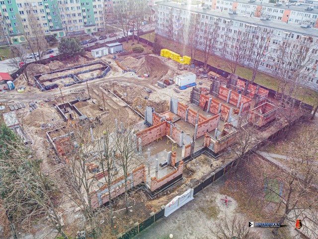 Plac budowy Przedszkola nr 9 przy ulicy Okulickiego w Stalowej Woli, 27 grudnia 2023 roku