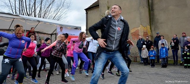 Jedną z atrakcji był pokaz zumby w wykonaniu M. Śmikiela