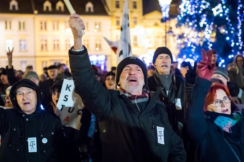 Na Starym Rynku w Bydgoszczy protestowano przeciwko reformom...