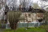 Kraków. Krajobraz po pożarze dworu Bemów w parku Duchackim. "Apelujemy o ratowanie starego dworu"