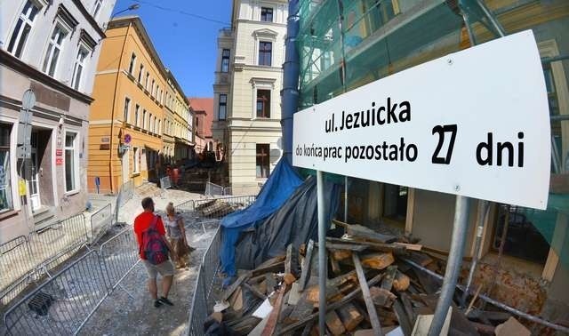 Po ulicy Jezuickiej trudno się teraz poruszać