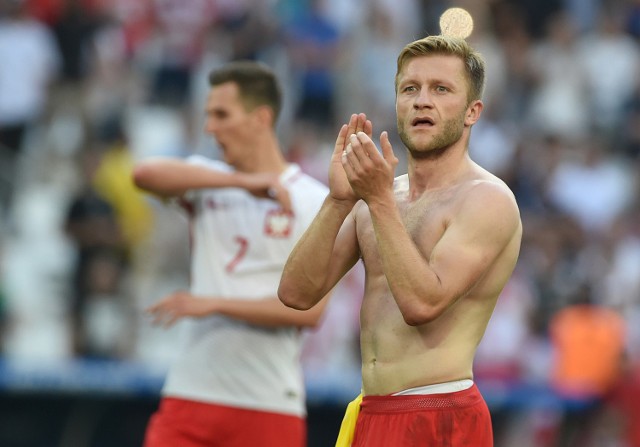 Jakub Błaszczykowski nie tylko oddał serce kadrze, ale także zabrał serce wielu kobietom, które całkiem możliwe, że oglądają mecze piłki nożnej tylko dla niego.