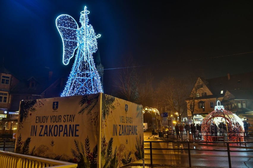 Zakopane gotowe na Boże Narodzenie. Zobacz światełka na ulicach [ZDJĘCIA]