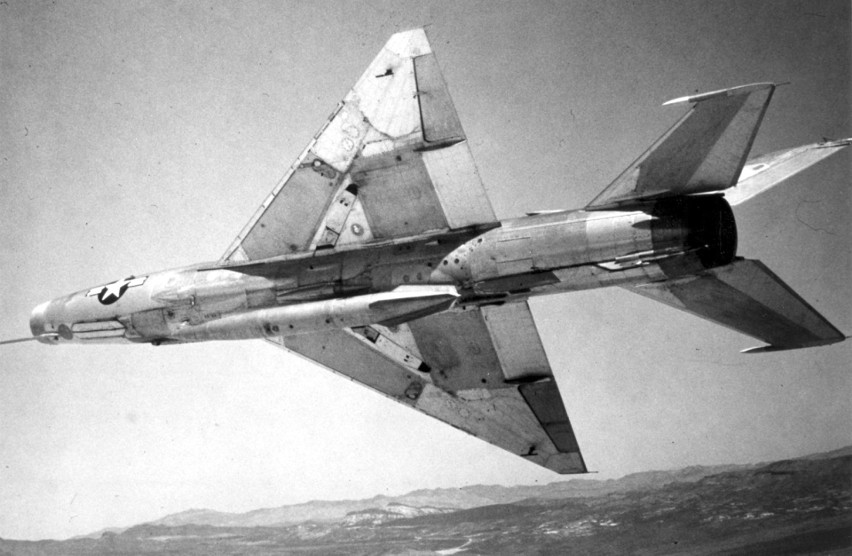 Wojskowy MiG miał awarię silnika. "Doszło do wybuchu,...