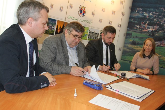 To ważny dzień dla naszego miasta - powiedział Burmistrz Supraśla Radosław Dobrowolski podczas podpisania umowy z wykonawcą  ulicy Kodeksu Supraskiego, Rymarka i Uroczysko Pustelnia w Supraślu.