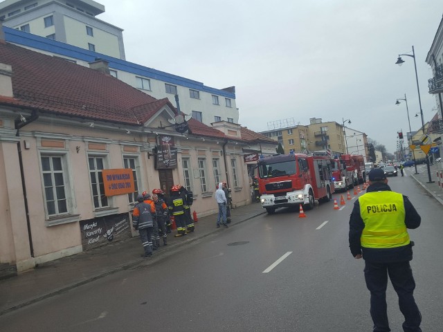 Od jednego z Internautów otrzymaliśmy informację o wycieku gazu na ulicy Warszawskiej w Białymstoku. Na miejsce wezwano straż pożarną.