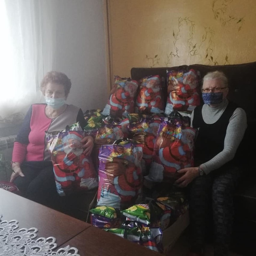 Znana artystka Ewa Napora z Kluczyc w gminie Secemin zebrała mnóstwo słodyczy w akcji mikołajkowej dla dzieci [ZDJĘCIA]