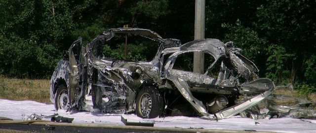 Eksplozja acetylenu całkowicie zniszczyła auto.