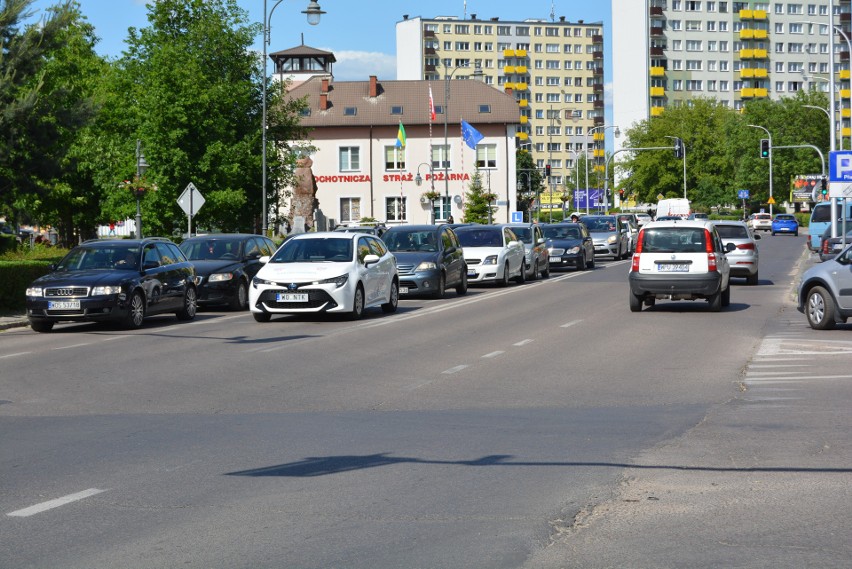 Ruszył remont ulicy Traugutta w Ostrołęce, a wraz z nim rozpoczęły się ogromne korki. 2.06.2023