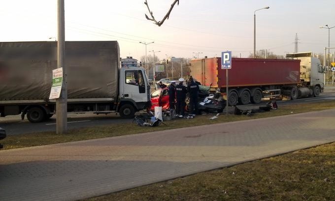 [zdjęcia, wideo] Tragiczny wypadek na rondzie