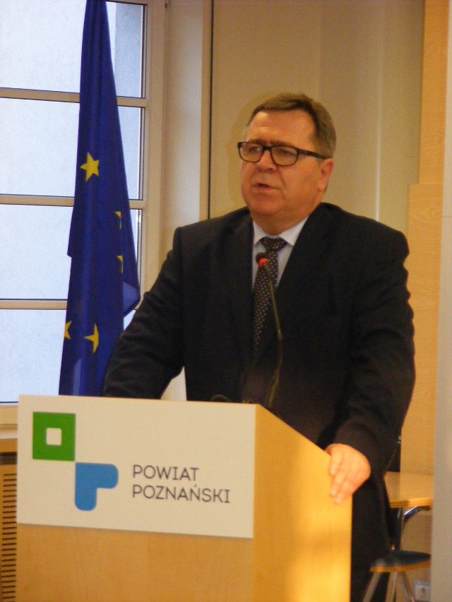 Jana Grabkowskiego rekomendował na stanowisko starosty Piotr Burdajewicz, który na tej samej sesji wybrany został przewodniczącym Rady Powiatu