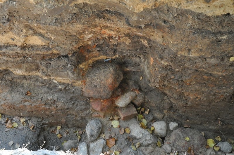 Archeolodzy znaleźli w Byczynie pozostałości po kramach...