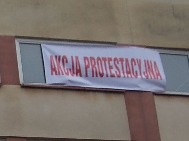 Mimo protestów Tarnobrzeg sprzedał udziały w PEC-uPonad tydzień trwała akcja protestacyjna pracowników PEC-u w Tarnobrzegu, którzy oflagowali budynek ciepłowni gazowej.