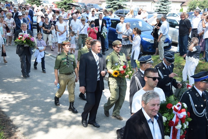 Hołd dla 30 ofiar pacyfikacji Radwanowic w miejscu kaźni hitlerowskiej. Wspomnienia bestialskiego mordu [ZDJĘCIA] 