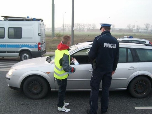 Wspólny patrol: policjant drogówki oraz uczeń "Mechanika" polowali na pijanych kierowców