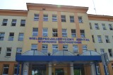 Szpital w Ostrowcu zmienił nazwę. Nowy szyld już wisi. Zobaczcie zdjęcia
