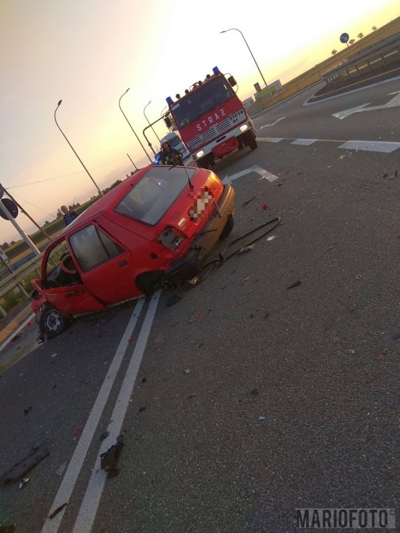 Wypadek w Pakosławicach. Zderzenie ciężarówki z samochodem osobowym
