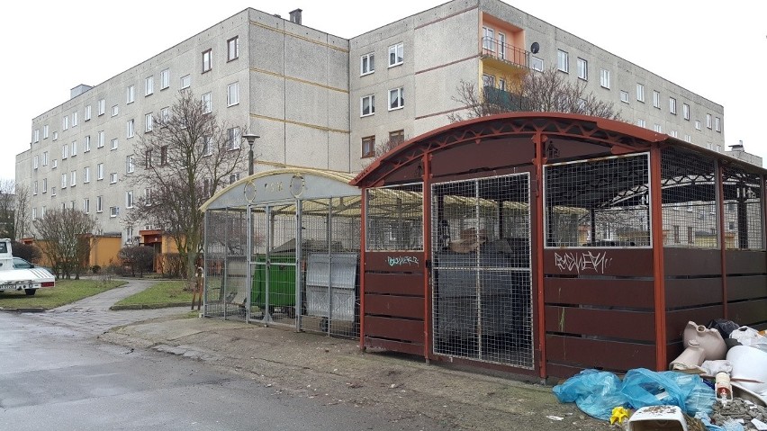 Kto podrzuca śmieci na ulicy Leśnej oraz Alejach Lipowych w Pionkach? Mieszkańcy apelują o pomoc do burmistrza