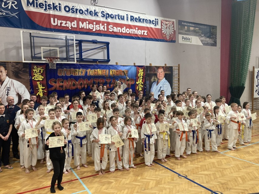Prawie 400 zawodników na Ogólnopolskim Turnieju Karate Sendomiria Cup w Sandomierzu. Poznaj nazwiska najlepszych. Zobacz zdjęcia 
