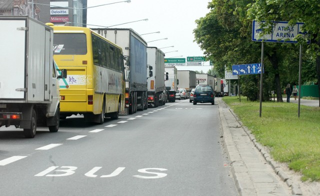 Udostępnienie buspasów autom rozładuje korki w mieście?