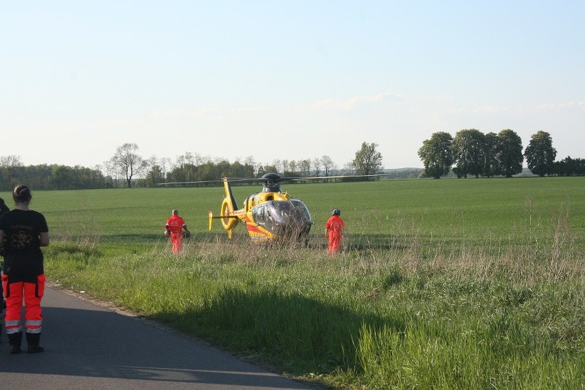 Na miejscu wypadku szybko pojawił się śmigłowiec LPR, który...