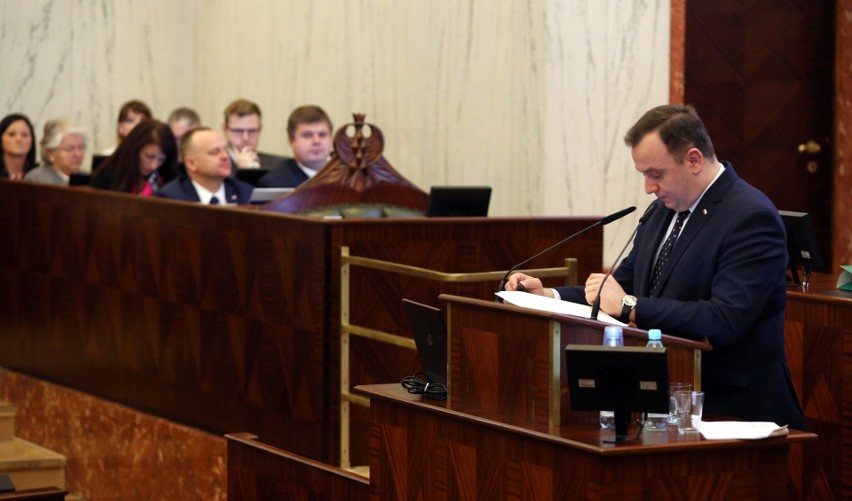 Radni sejmiku przyjęli dziś budżet woj. śląskiego (1,6 mld...