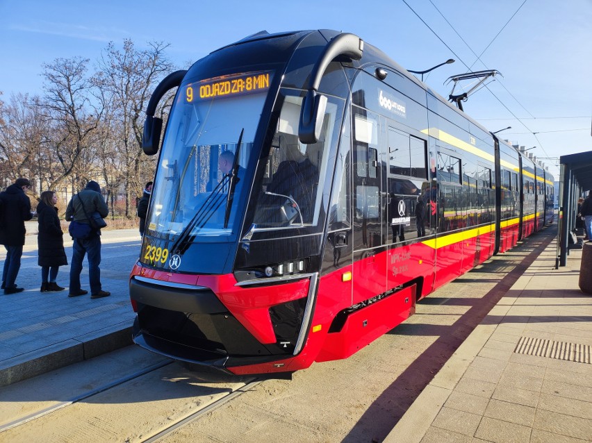 Nowe tramwaje docierają do Łodzi. To jednak wciąż za mało, aby móc mówić o poprawie warunków podróżowania