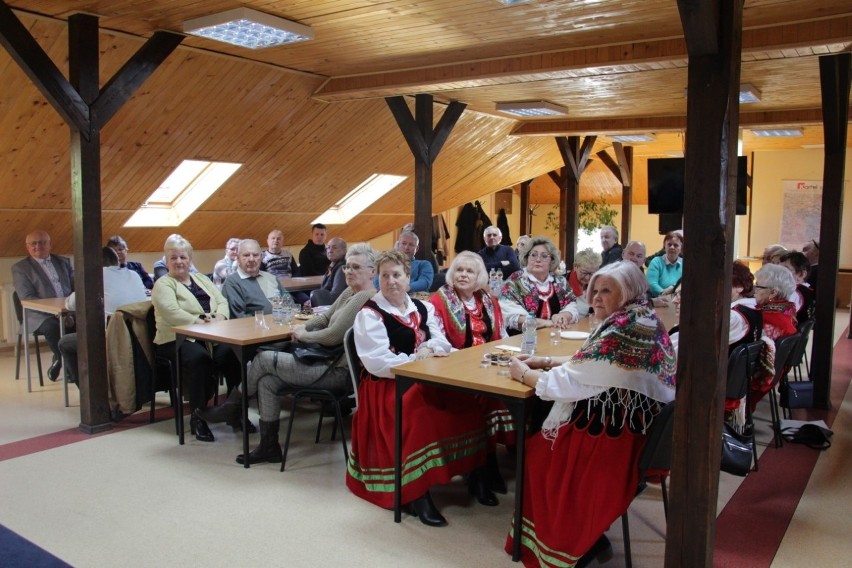 Działacze Lewicy w gminie Moskorzew w powiecie włoszczowskim. Przedstawili swój program "Bezpieczna Rodzina". Zobacz zdjęcia