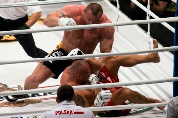 Mariusz Pudzianowski nie dał żadnych szans przeciwnikowi i rozgromił Marcina Najmana w 44 sekundzie.