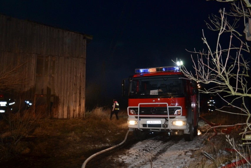 Pożar stodoły w Leźnie. Nieletni zaprószyli ogień? [ZDJĘCIA,WIDEO]