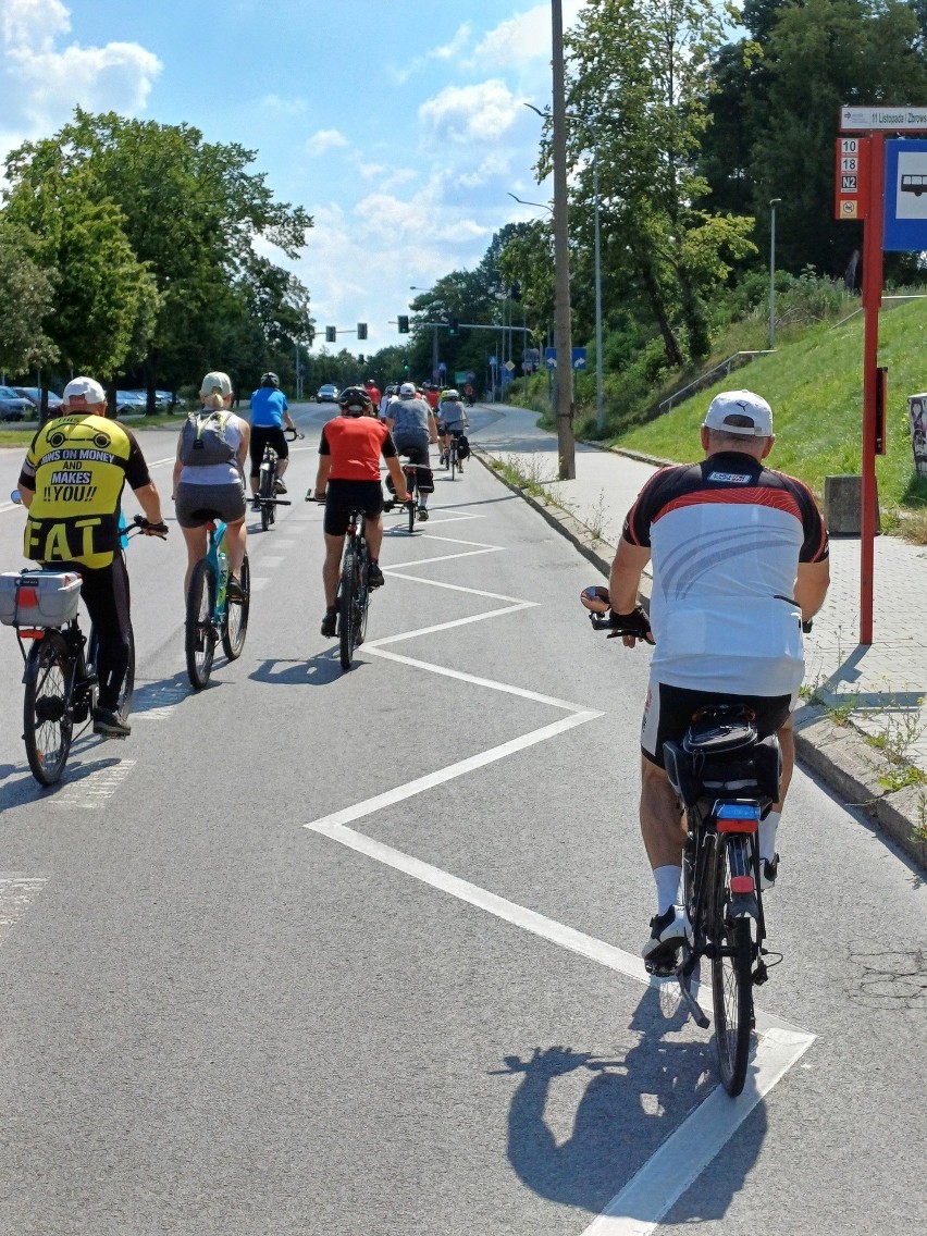 Trzecia wycieczka rowerowa z cyklu "Jazda z miasta!". Uczestnicy wybrali się z Radomia do Królewskich Źródeł. Zobacz zdjęcia