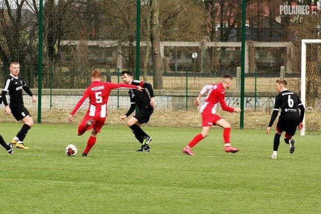 Piłkarze czwartej ligi wracają do gry! Taka decyzję podjął Świętokrzyski Związek Piłki Nożnej. W ten weekend rozegrana zostanie 22 kolejka.