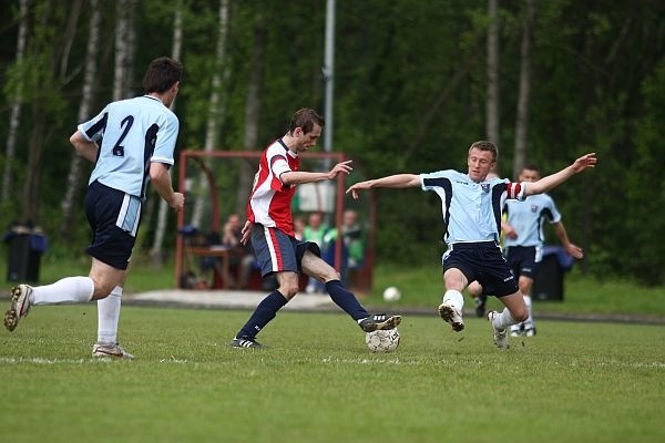 Piłkarze Pogoni Łapy (czerwone koszulki) w ładnym stylu pokonali 2:0 Concordię Elbląg